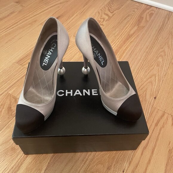 CHANEL Black Leather Satin Pumps Heels - Picture 6 of 15